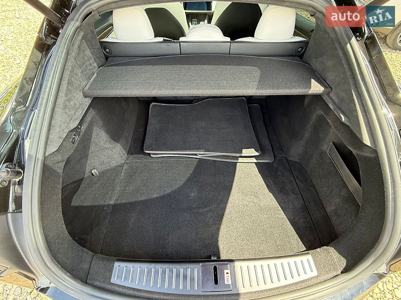 Лифтбек Tesla Model S 2023 в Стрые