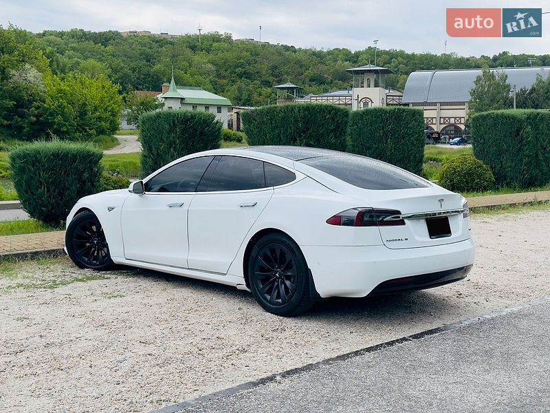Ліфтбек Tesla Model S 2016 в Дніпрі фото 8 Ліфтбек Tesla Model S 2016 в Дніпрі