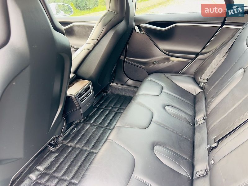 Ліфтбек Tesla Model S 2016 в Дніпрі фото 16 Ліфтбек Tesla Model S 2016 в Дніпрі
