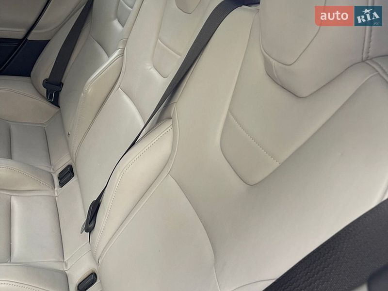 Лифтбек Tesla Model S 2015 в Виннице