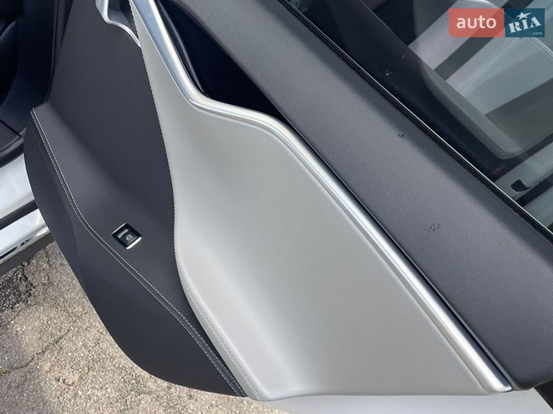 Лифтбек Tesla Model S 2015 в Виннице