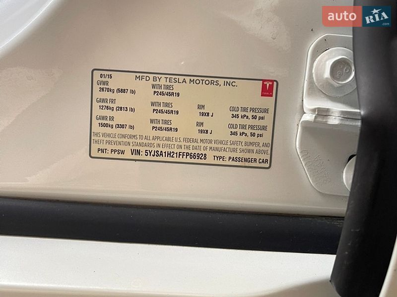 Лифтбек Tesla Model S 2015 в Виннице