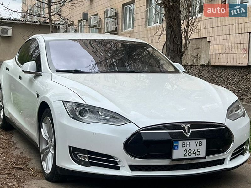 Ліфтбек Tesla Model S 2015 в Одесі