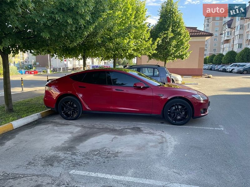 Лифтбек Tesla Model S 2014 в Буче