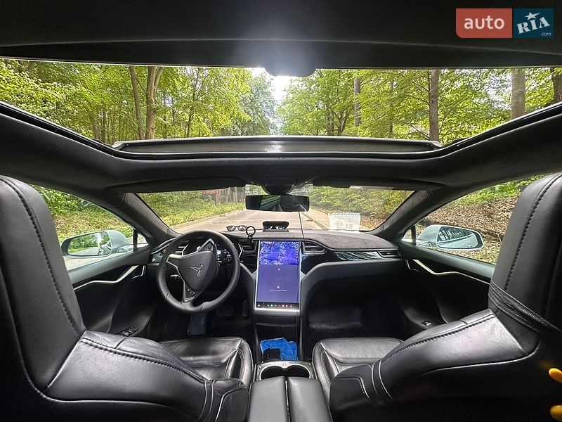 Ліфтбек Tesla Model S 2015 в Львові