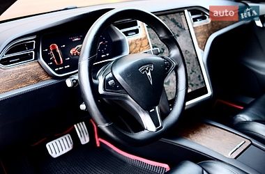 Лифтбек Tesla Model S 2017 в Львове
