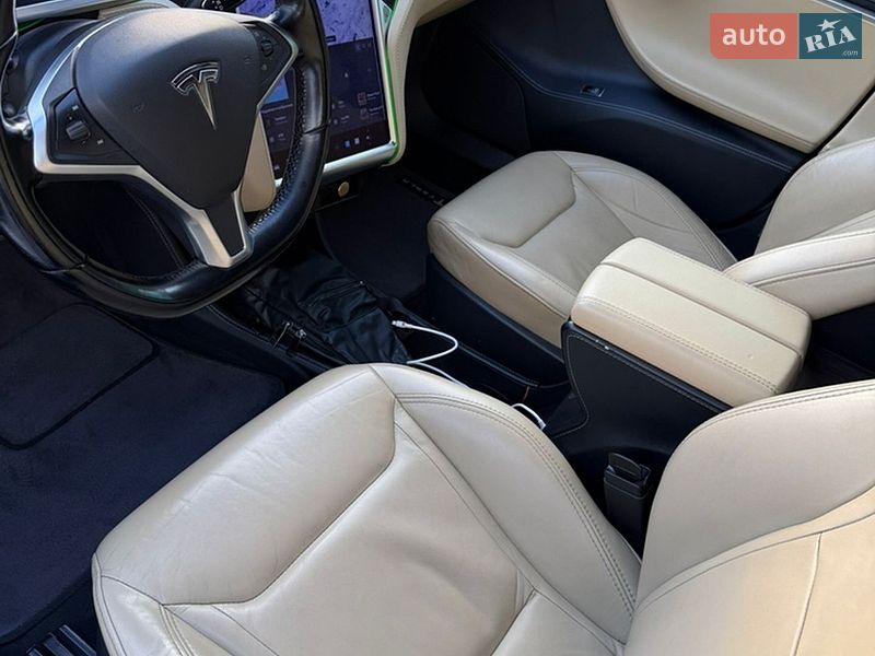 Лифтбек Tesla Model S 2013 в Львове