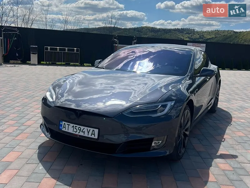 Tesla Model S 2019