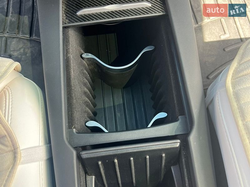 Ліфтбек Tesla Model S 2019 в Івано-Франківську