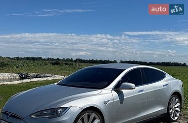Ліфтбек Tesla Model S 2015 в Києві