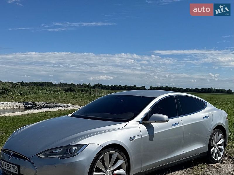 Ліфтбек Tesla Model S 2015 в Києві