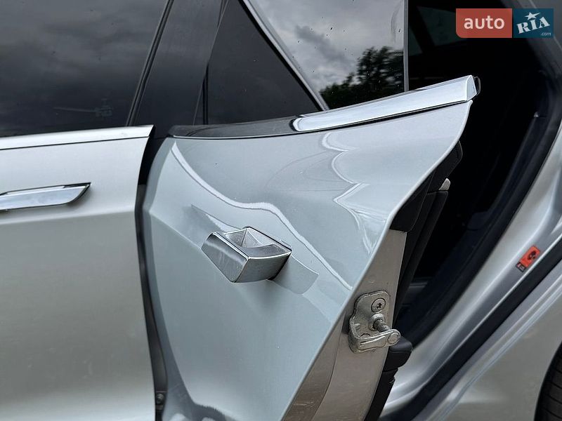 Ліфтбек Tesla Model S 2015 в Києві
