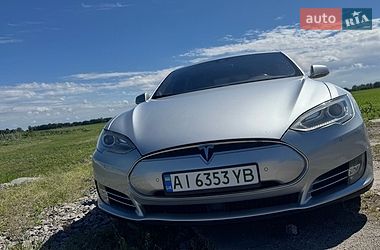 Ліфтбек Tesla Model S 2015 в Києві