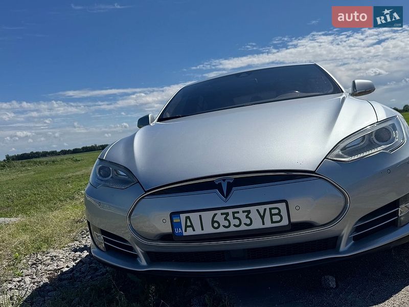 Ліфтбек Tesla Model S 2015 в Києві
