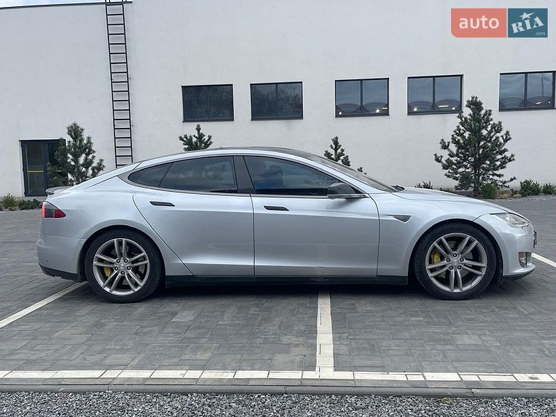 Лифтбек Tesla Model S 2012 в Луцке