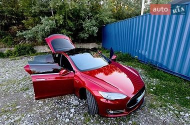 Лифтбек Tesla Model S 2015 в Киеве