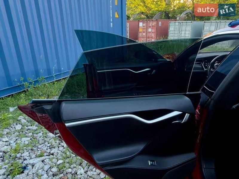 Лифтбек Tesla Model S 2015 в Киеве