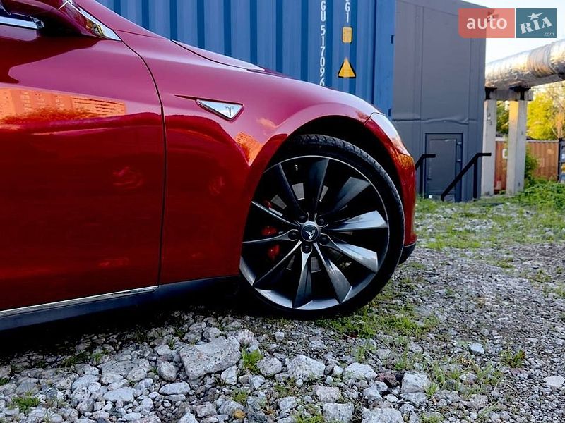 Лифтбек Tesla Model S 2015 в Киеве