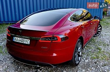 Лифтбек Tesla Model S 2015 в Киеве
