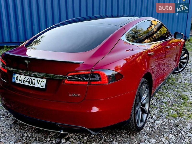 Лифтбек Tesla Model S 2015 в Киеве
