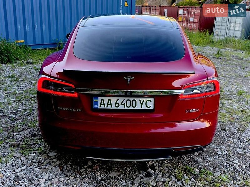 Лифтбек Tesla Model S 2015 в Киеве