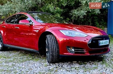 Лифтбек Tesla Model S 2015 в Киеве