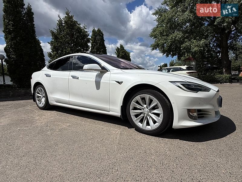 Лифтбек Tesla Model S 2018 в Кропивницком