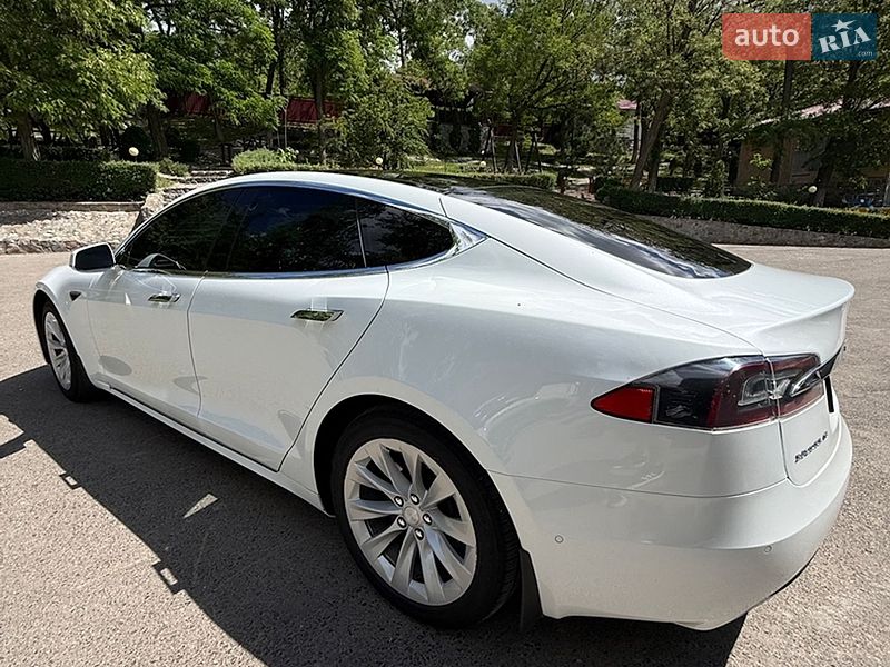 Лифтбек Tesla Model S 2018 в Кропивницком