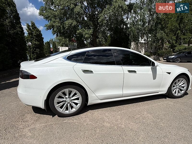 Лифтбек Tesla Model S 2018 в Кропивницком