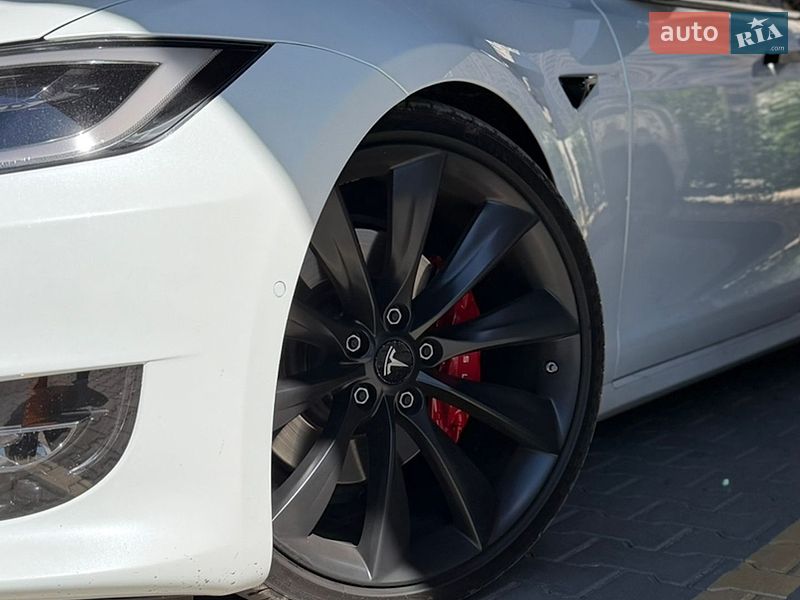 Лифтбек Tesla Model S 2019 в Одессе