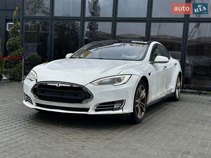 Лифтбек Tesla Model S 2013 в Львове