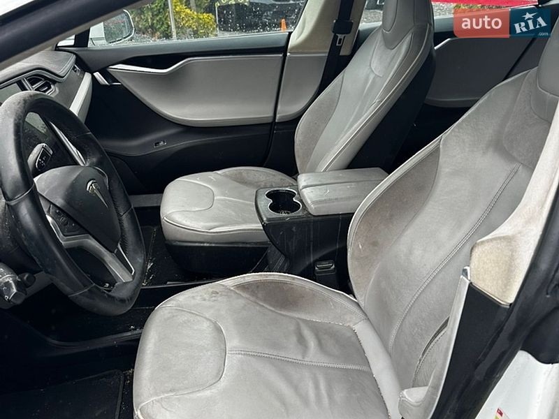 Лифтбек Tesla Model S 2013 в Львове