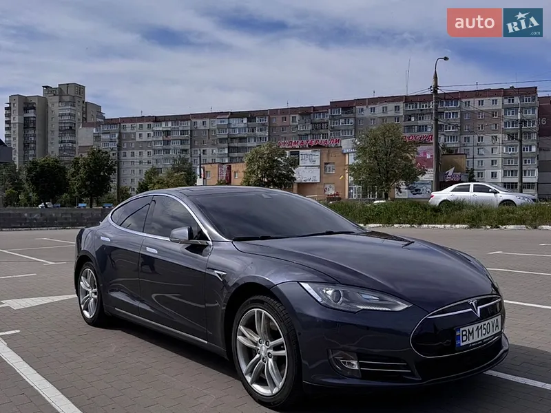 Tesla Model S 2015