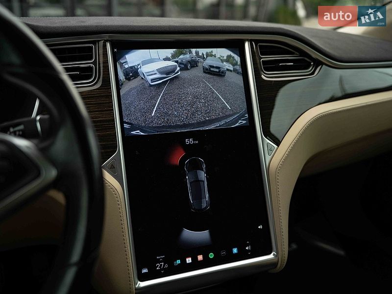 Лифтбек Tesla Model S 2015 в Черновцах