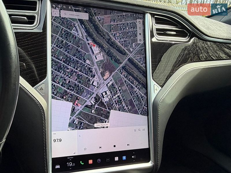 Лифтбек Tesla Model S 2017 в Луцке