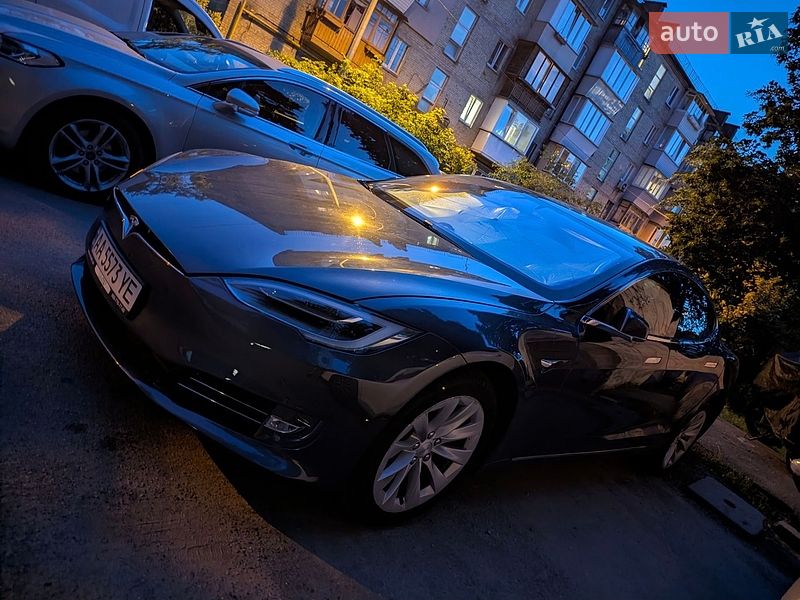 Ліфтбек Tesla Model S 2018 в Києві