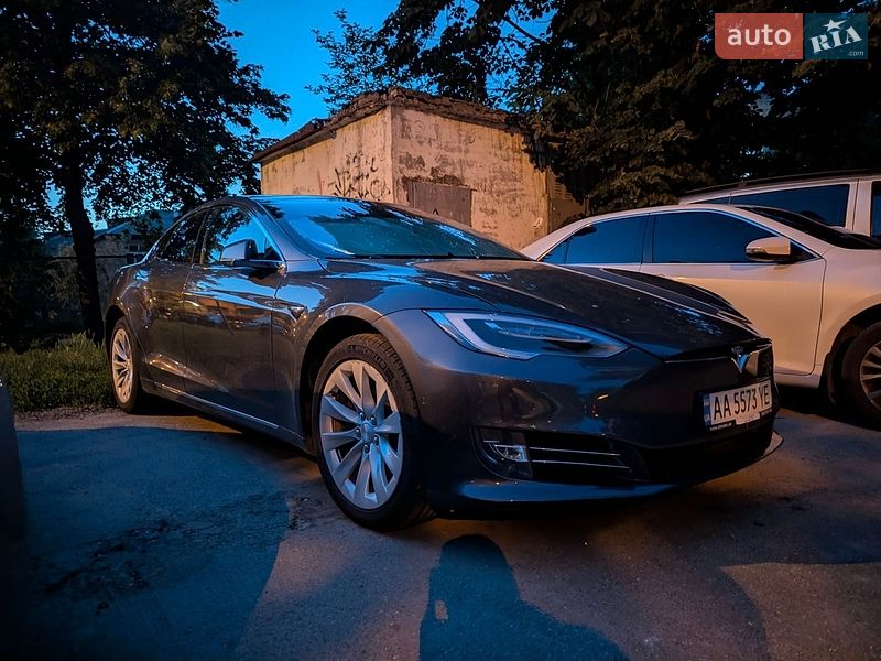 Ліфтбек Tesla Model S 2018 в Києві