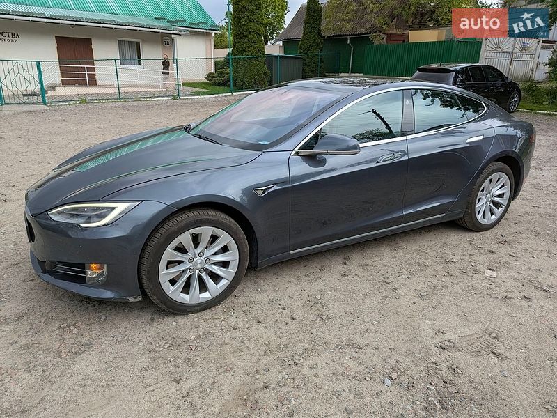 Ліфтбек Tesla Model S 2018 в Києві