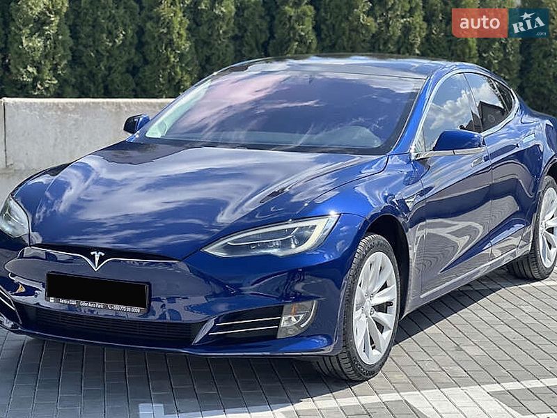 Лифтбек Tesla Model S 2018 в Киеве
