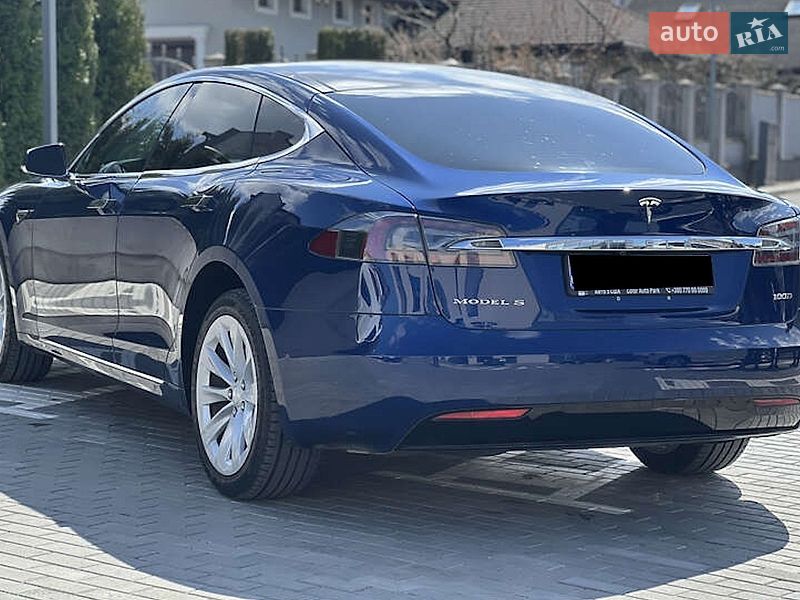 Лифтбек Tesla Model S 2018 в Киеве