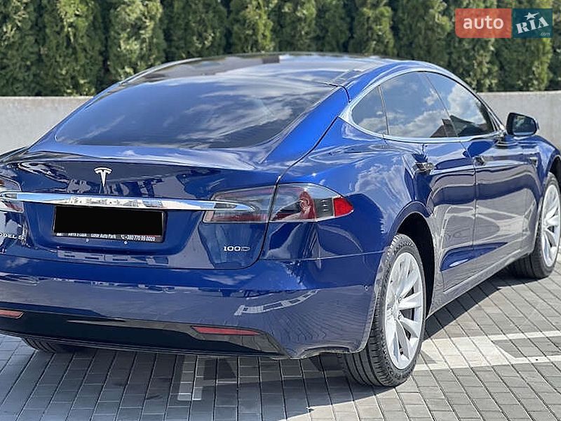 Лифтбек Tesla Model S 2018 в Киеве