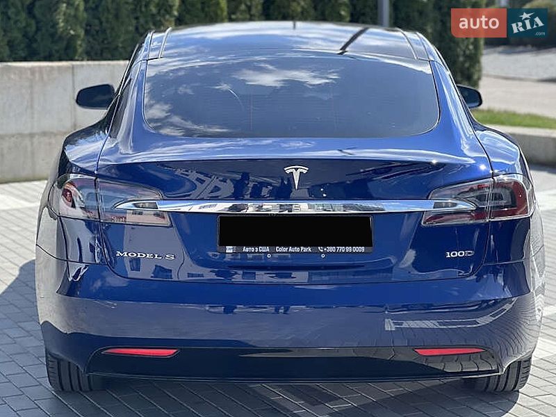 Лифтбек Tesla Model S 2018 в Киеве