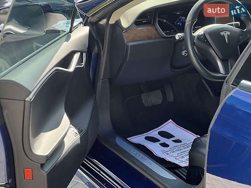 Лифтбек Tesla Model S 2018 в Киеве