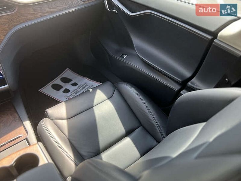Лифтбек Tesla Model S 2018 в Киеве