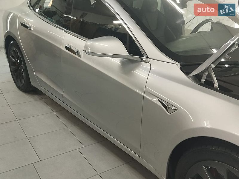 Лифтбек Tesla Model S 2018 в Татарбунарах