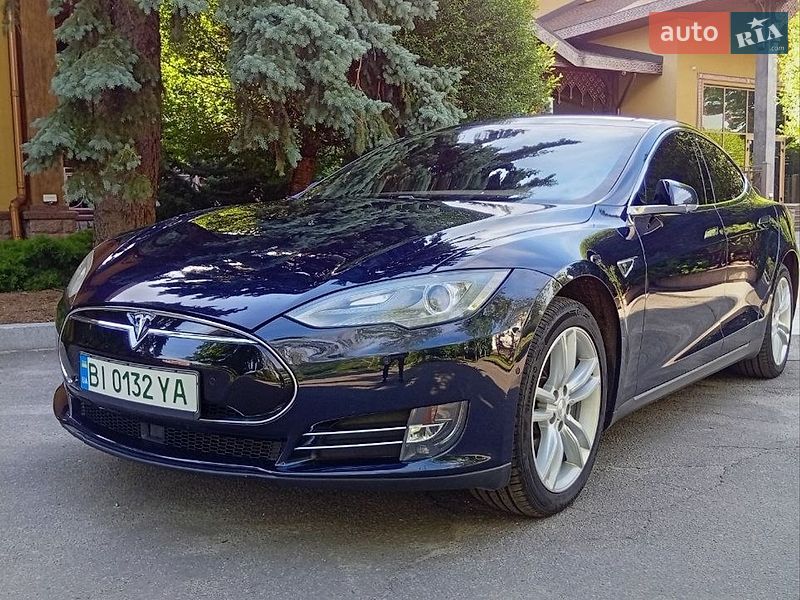Tesla Model S 2015