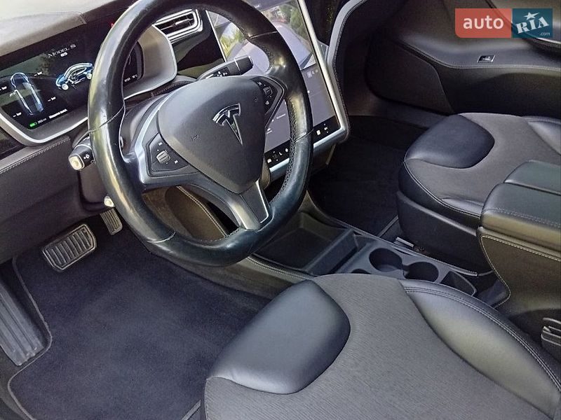 Лифтбек Tesla Model S 2015 в Полтаве
