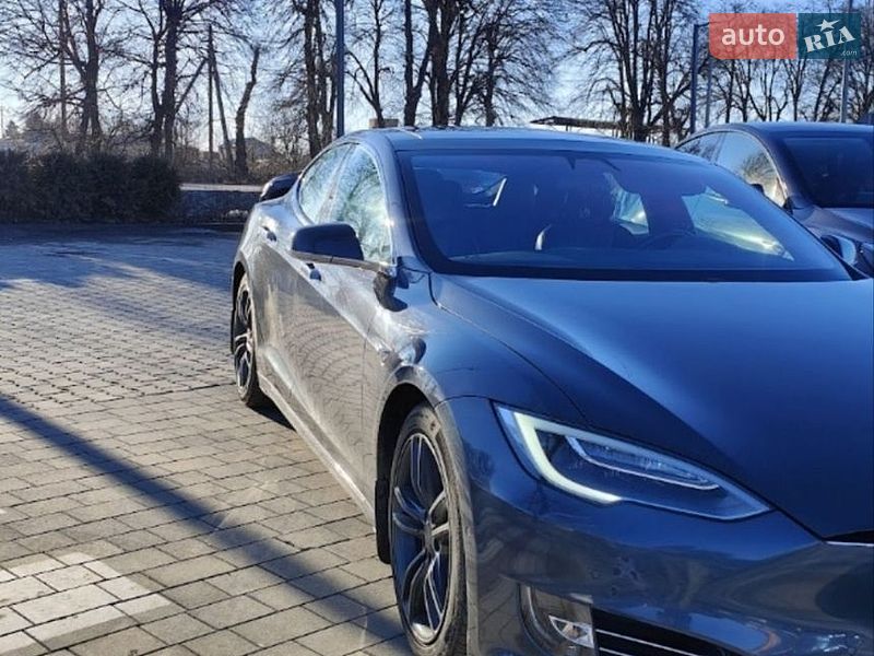 Лифтбек Tesla Model S 2016 в Виннице