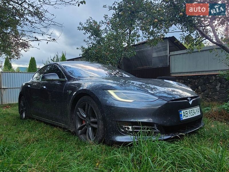 Лифтбек Tesla Model S 2016 в Виннице