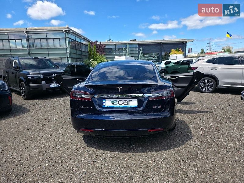 Ліфтбек Tesla Model S 2015 в Києві